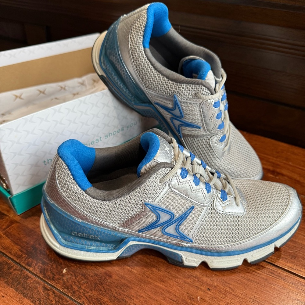 Women’s Aetrex Xspress Silver and Blue Sneakers Size 10